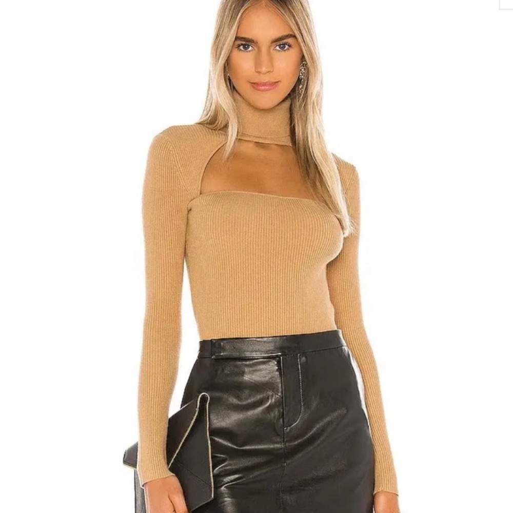 NWT Camila Coelho Revolve Keyhole
Roscoe Sweater